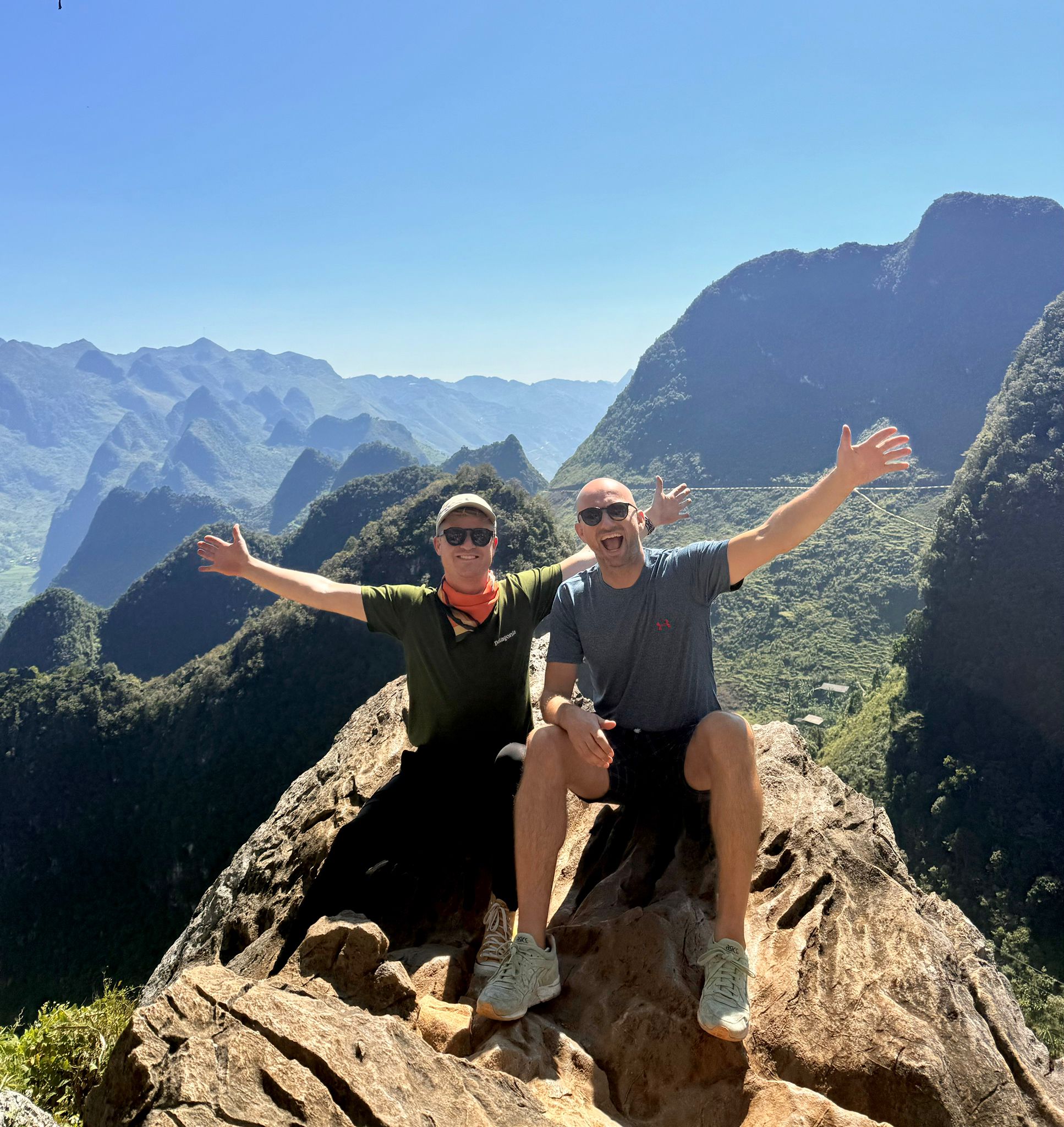 Đèo Mã Pí Lèng panoramic view on Ha Giang Loop 2 days 1 night tour