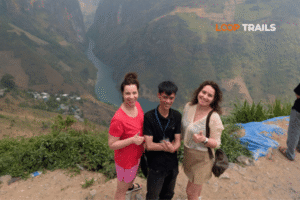 take photos at nho que river and tu san canyon viewpoint (2)