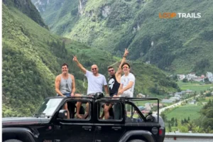 Army Jeep vs Jeep Wrangler Rubicon Ha Giang