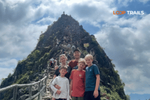 take photos in ma pi leng skywalk with looptrails