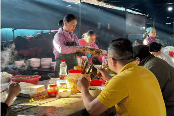 dong van sunday market