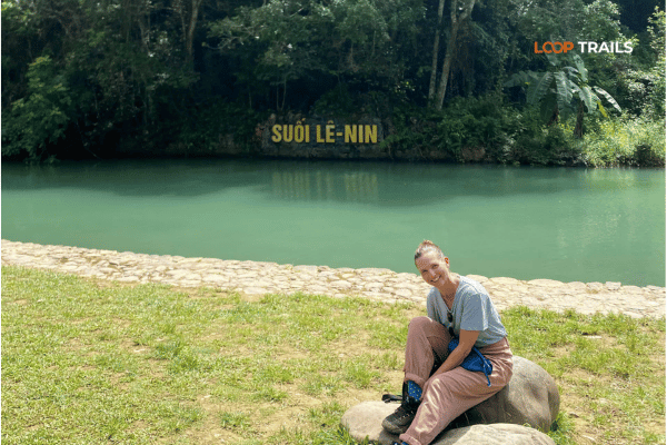 tourist visited Pac Bo historical site in cao bang (2)