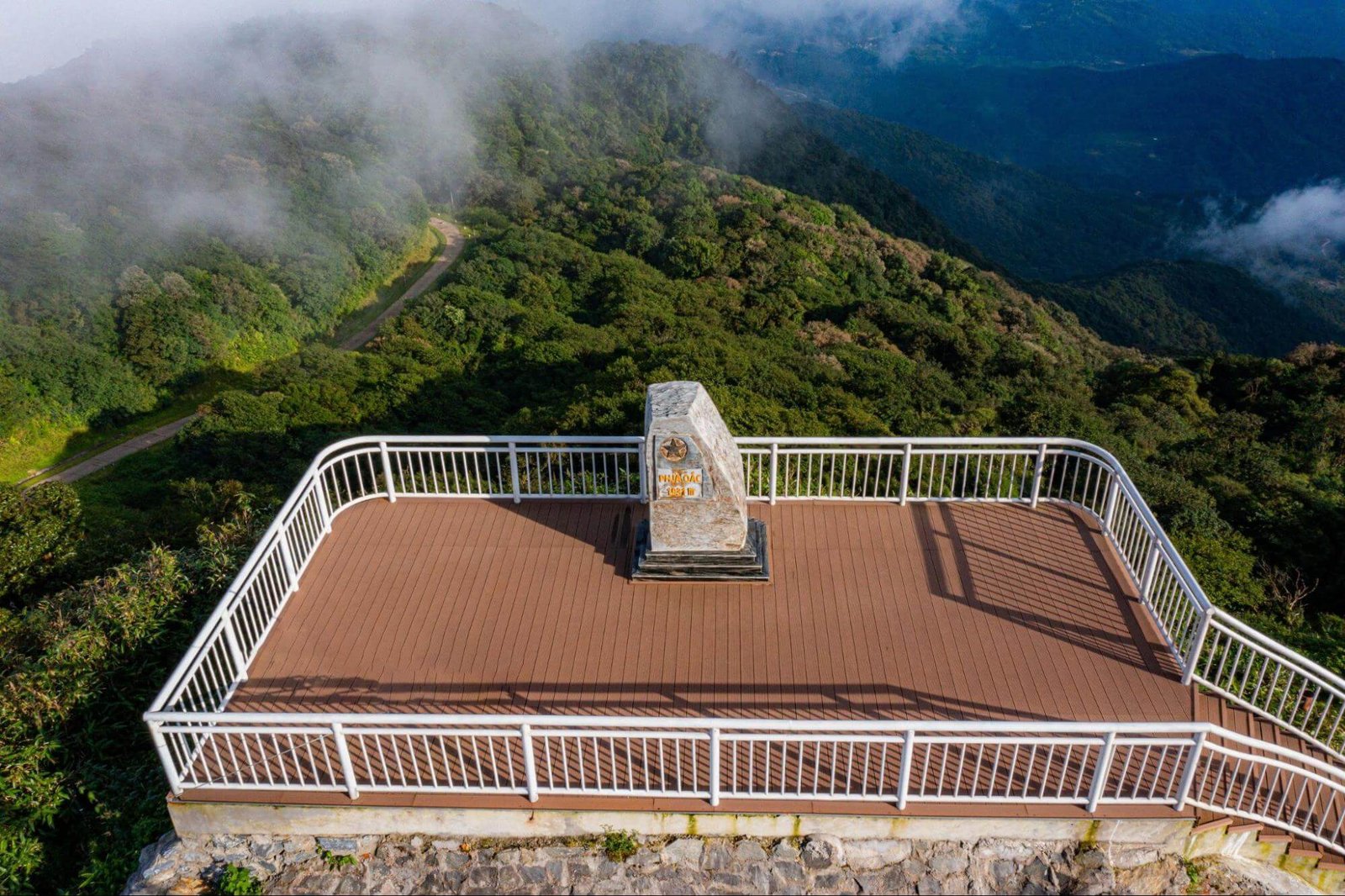 dinh-phia-oac-7 Moss covered cloud forest in fog at Phia Oac National Park in Cao Bang