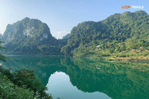 Thang Hen Lake in Cao Bang full of jade green water surrounded by limestone cliffs