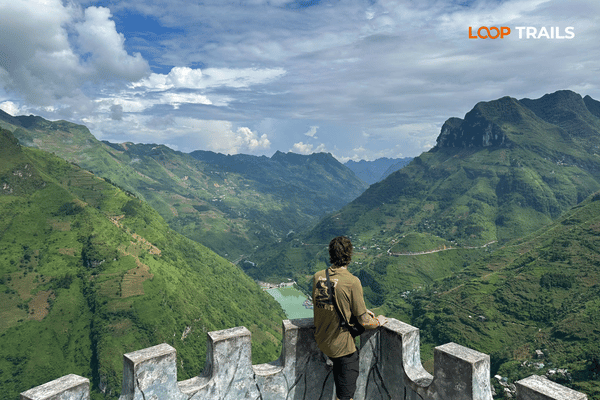 ma pi leng pass, see the nho que river below