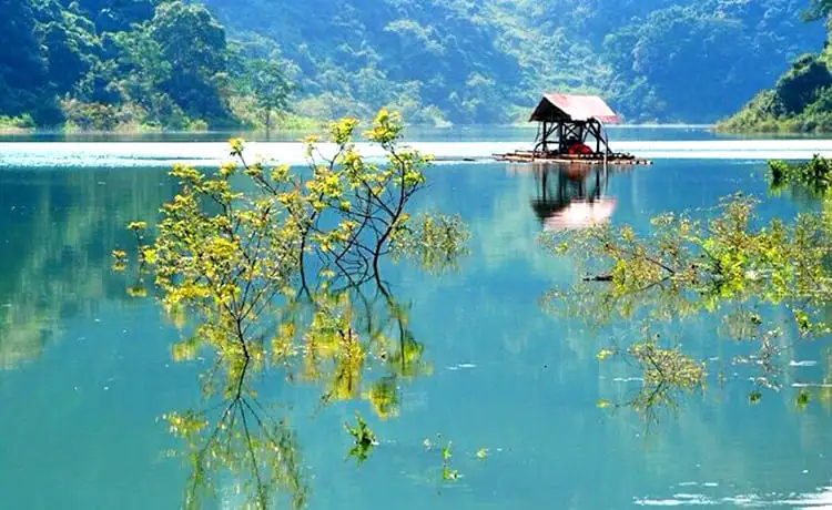 Thang Hen Lake and Ma Phuc Pass
