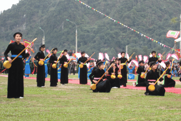 Tay woman performing Then singing with Tinh lute in Ha Giang tay ethnic minority in ha giang