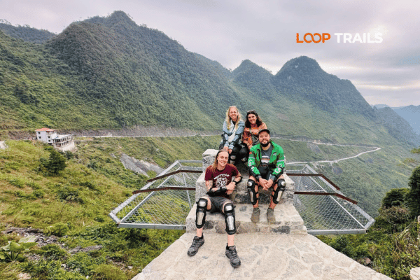 ha giang loop by motorbike stopped in can ty pass