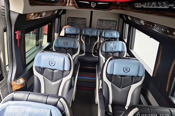 Sleeper bus vs limousine bus Vietnam seat comparison