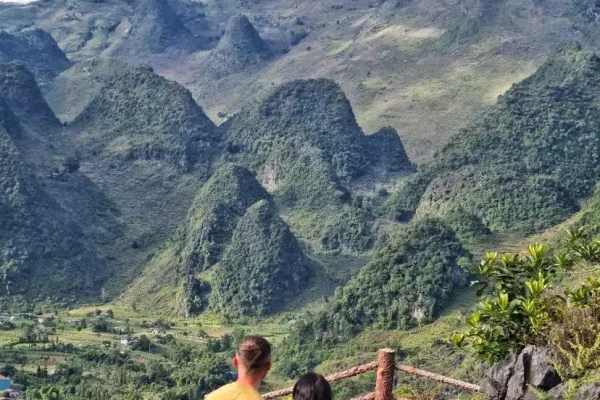 Winding mountain road leading to Quan Ba Heaven Gate viewpoint in northern Vietnam