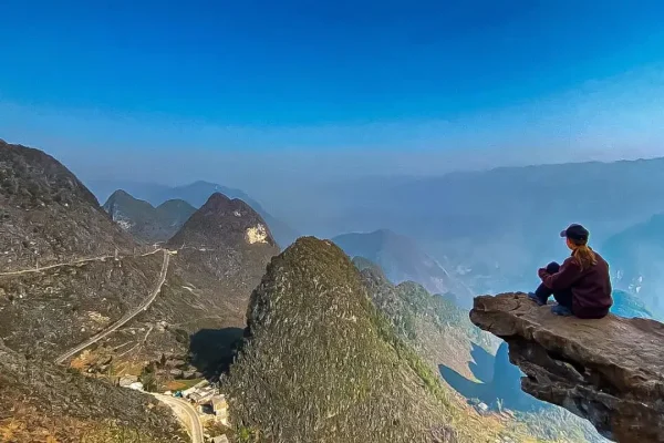 Late afternoon sunlight on Ma Pi Leng Pass mountain road