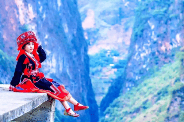 red dao in nho que river viewpoint