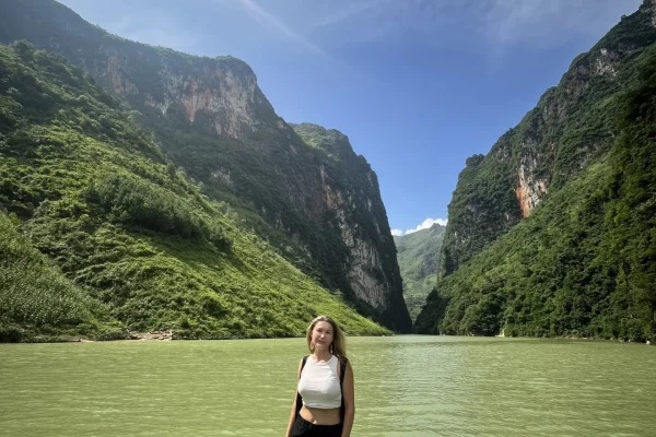 solo female in nho que river