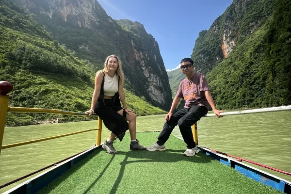 Boat trip on Nho Que River passing through Tu San Canyon below Ma Pi Leng Pass