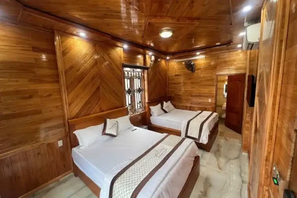 Ha Giang for Seniors: Comfortable Tour Guide (2025)