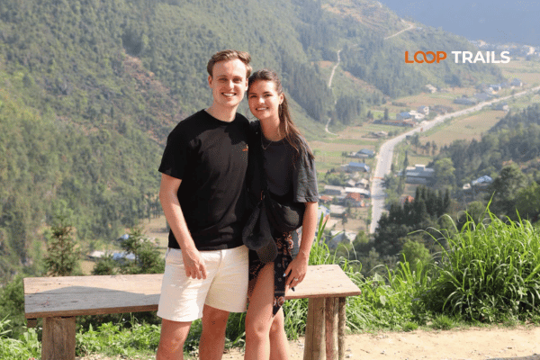 a couple in chin khoanh pass with looptrails