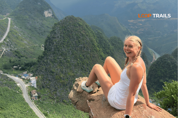 a tourist of looptrails in death-cliff