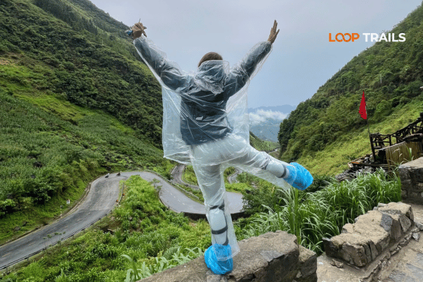 a tourist of looptrails in tham ma pass