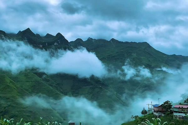 early morning in dong van