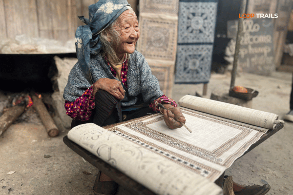 an artist in lung tam linen village