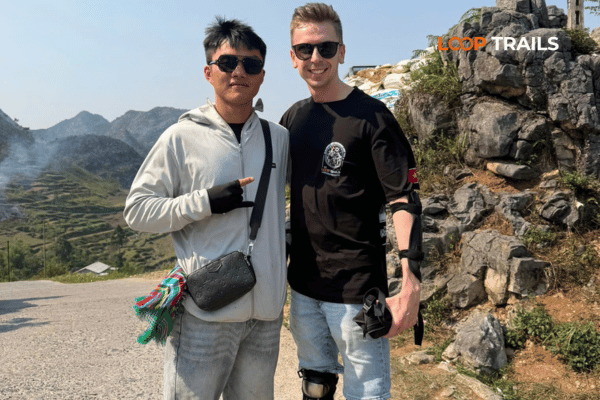 an easy rider with a tourist of looptrails