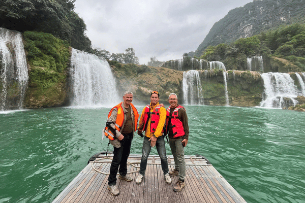 ban gioc watefall in cao bang with looptrails