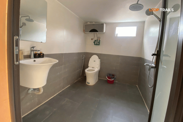bong bang homestay in yen minh Ha Giang Loop Toilets, Showers & Laundry