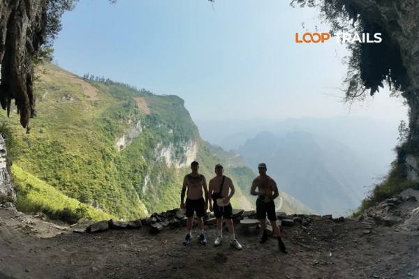 climbing to the rock ma pi leng pass views
