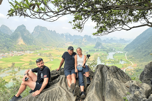 customers in pi pha ngoc con, cao bang with looptrails (2)
