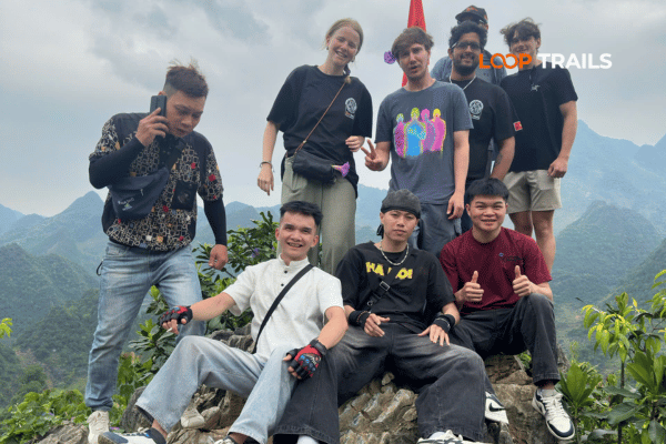 customers of looptrails in lung ho viewpoint