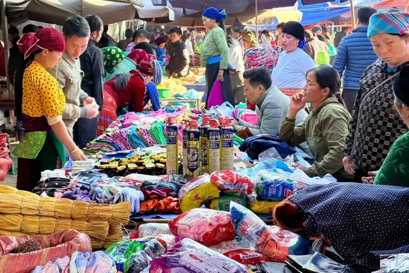 dong van sunday market