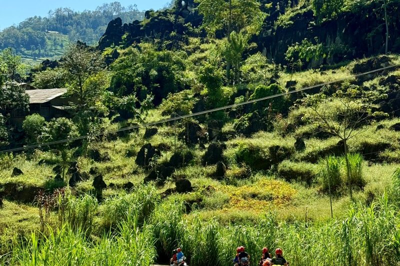 Ha Giang Loop road conditions showing gravel and mountain terrain