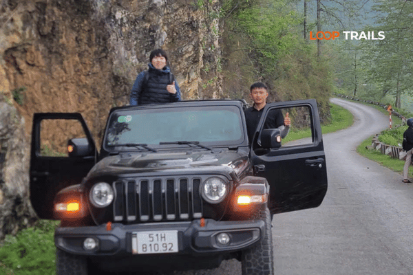 ha giang loop by army jeep in lung ho