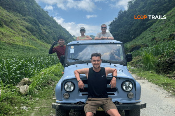 ha giang loop by jeep for a group in dong van