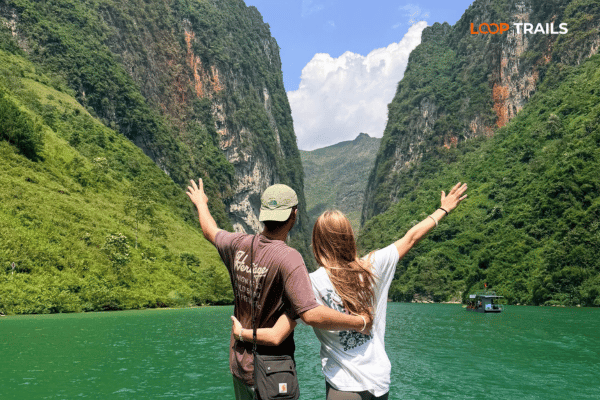 ha giang loop for a couple in nho que river