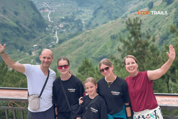 ha giang loop for a family in dong van