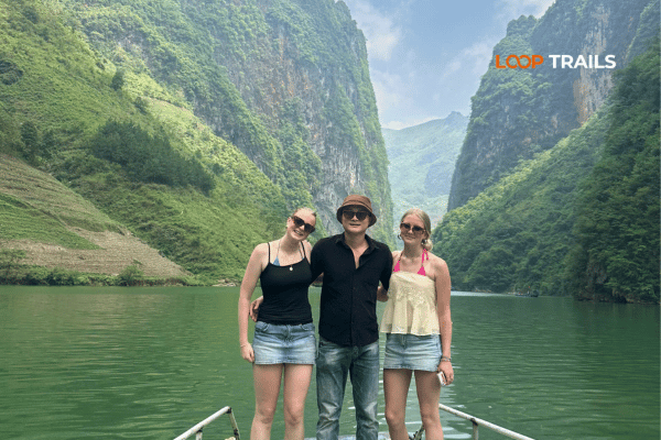 ha giang loop on a boat trip in nho que river