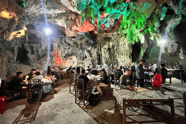 have dinner in me farmstay in cao bang with looptrails
