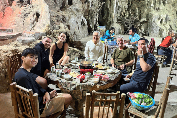 have dinner in me farmstay in cao bang with looptrails