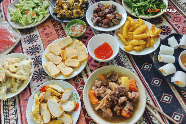 have lunch at a homestay with looptrails