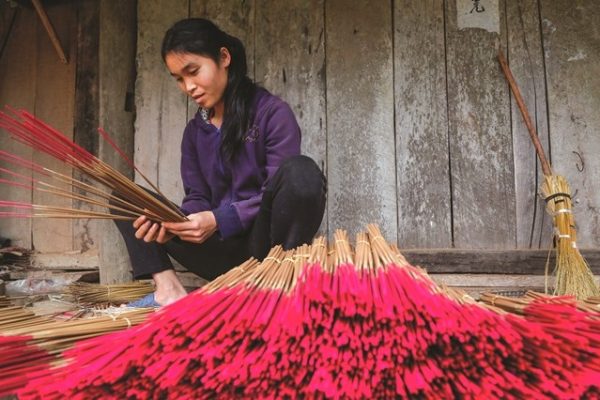 Handmade red incense sticks Phia Thap village Cao Bang natural dye