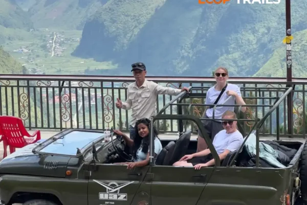 Ha Giang Loop Jeep Tour with customers in duong thuong