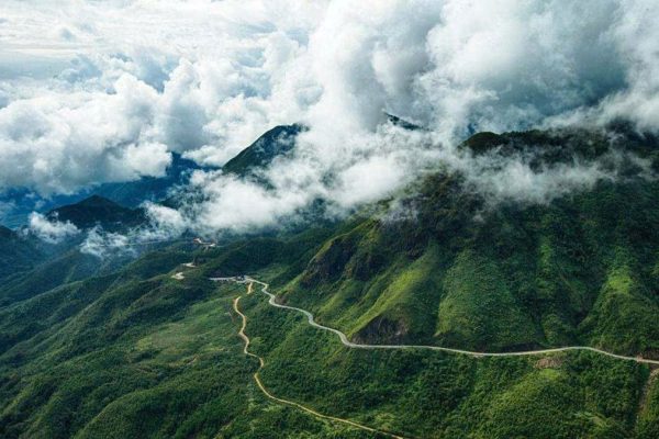 Northwest Vietnam motorbike route Moc Chau tea plantation mountain road