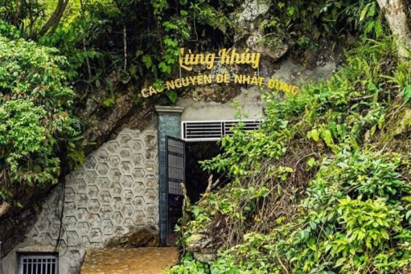 Path to Lung Khuy Cave entrance, Quan Ba Ha Giang Vietnam