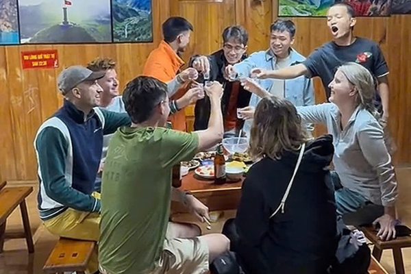 Ha Giang corn wine toast mot hai ba dzo Loop tour