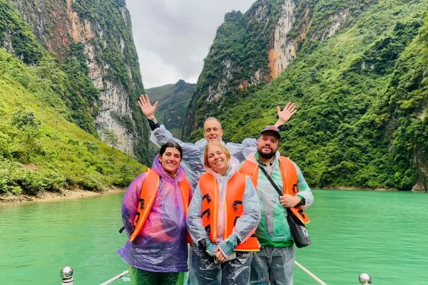 ha giang loop tour on nho que river boat tour