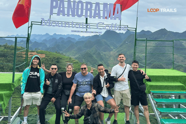 stop at a coffee shop in dong van cao bang for seniors & non-riders