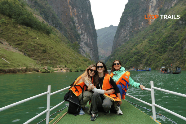 take a boat trip in nho que river for a group (2)
