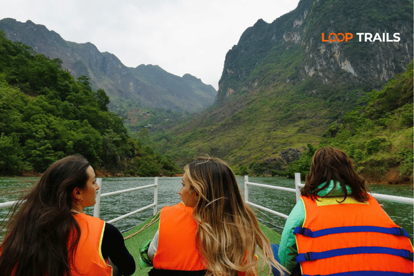 take a boat trip in nho que river for a group