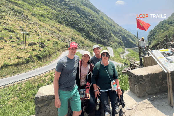take photos in Tham Ma Pass with looptrails
